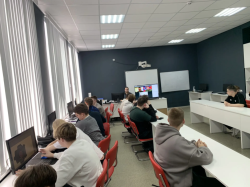 Встреча студентов в режиме ВКС с представителями вузов и учебного центра Министерства обороны Российской Федерации.